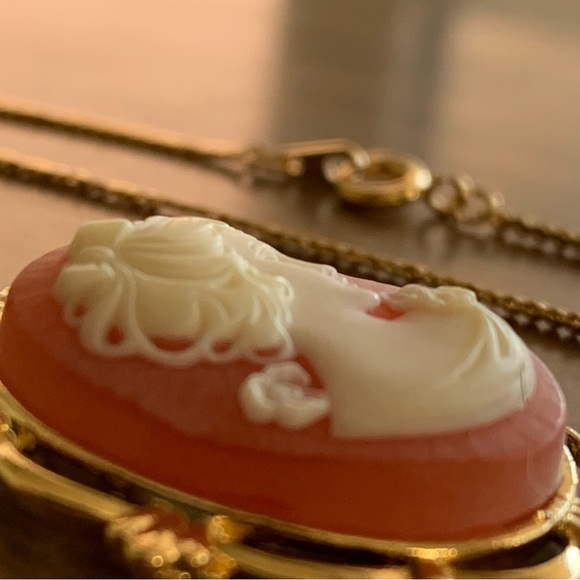 New vintage coral Cameo Pendant Necklace Right-facing - Picture 6 of 13
